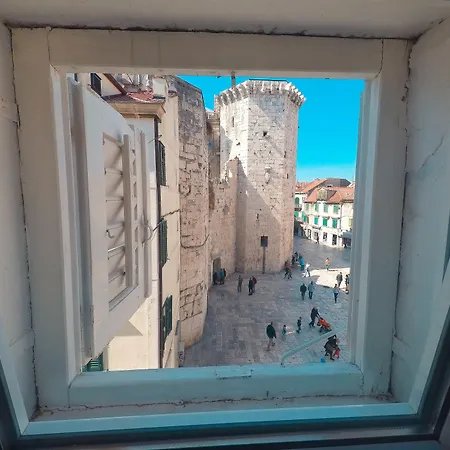 Kastel 1700 3* Split