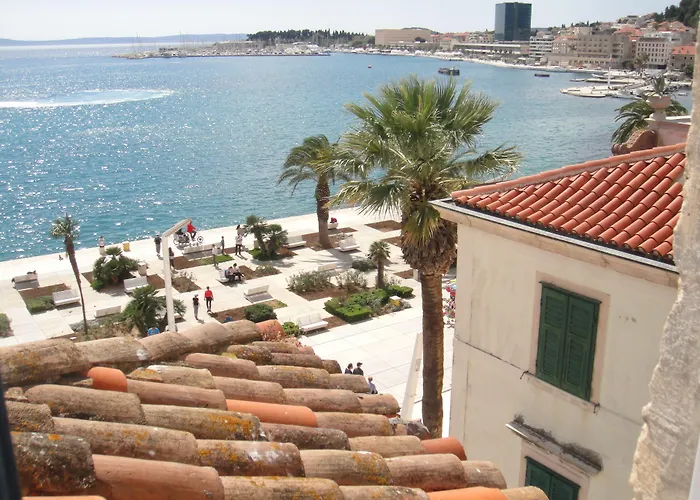 Kastel 1700 酒店 3*