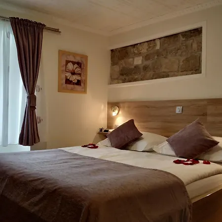 Kastel 1700 Hotell 3*