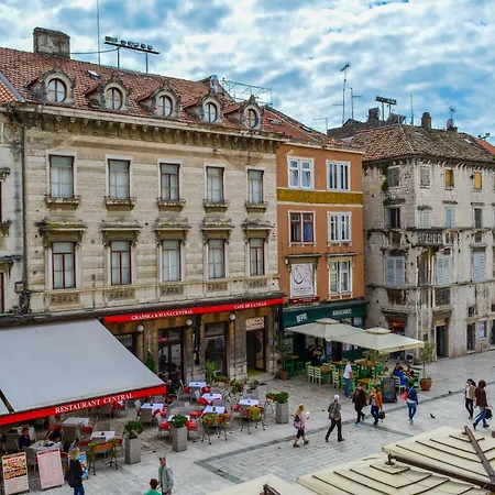Kastel 1700 Hotell 3*