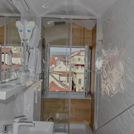 Kastel 1700 Hotell 3*