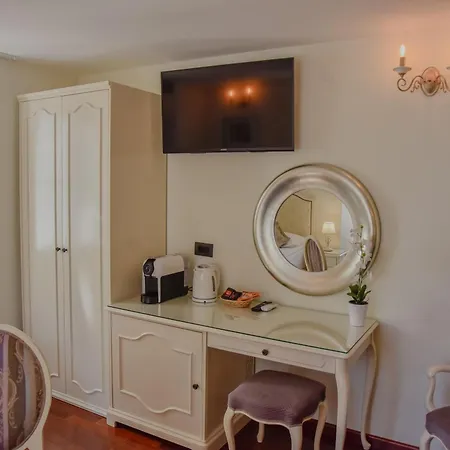 Kastel 1700 Hotell 3*